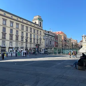 Panzió Vanzi, Nápoly